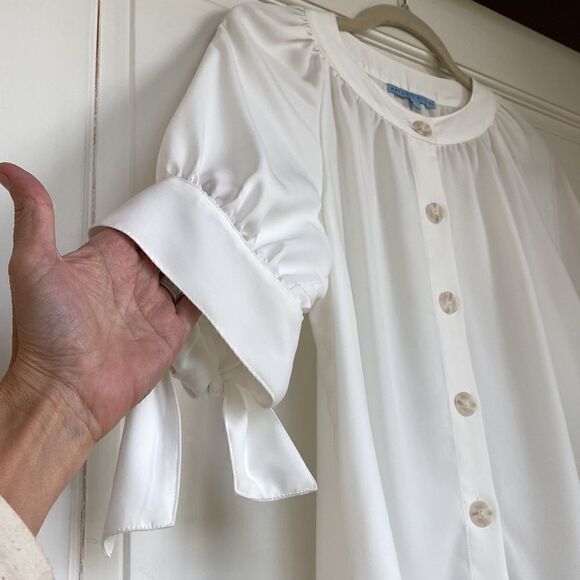 Like New Worn Once Blouse With Cuff Tie Detail By Antonio Melani - Picture 2 of 6